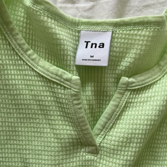 Aritzia, TNA waffle notch cropped T-shirt - Picture 2 of 2